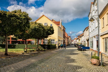 Fototapeta na wymiar stavenhagen, deutschland - malerische strasse in der altstadt