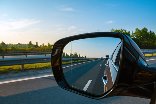 look in the rear view mirror of a car