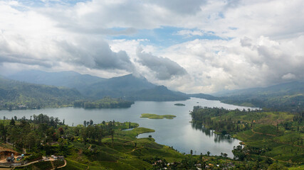 Obraz premium A town among tea plantations and a lake in the mountains. Maskeliya, Maussakelle reservior, Sri Lanka.