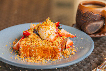 Pan Frances acompañado de helado de vainilla