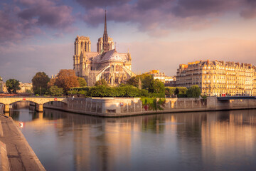 Notre Dame of Paris on Seine River reflection at sunrise, France - obrazy, fototapety, plakaty