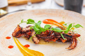 Pulpo a las finas hierbas, Alta cocina internacional