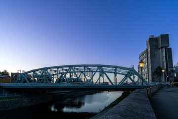 金沢観光・ライトアップされた犀川大橋