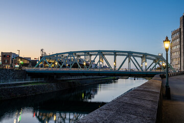 金沢観光・ライトアップされた犀川大橋