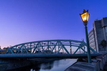 金沢観光・ライトアップされた犀川大橋