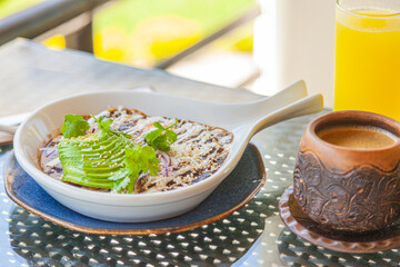 Huevos Oaxaqueños con Mole