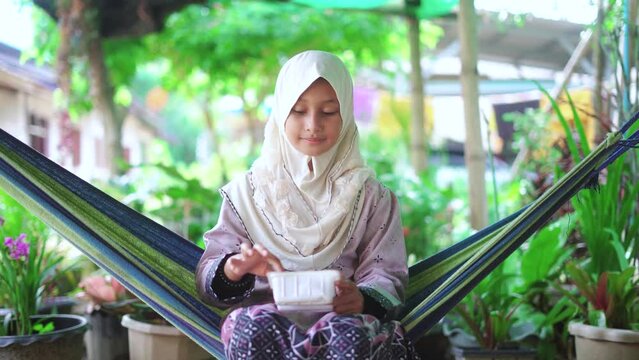 islamic girl eating snacks of the house