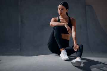 Naklejka premium Woman resting after nice workout session