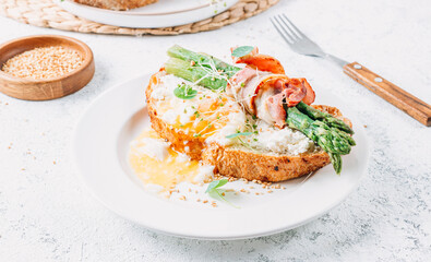Grilled Toast with Asparagus, egg, bacon