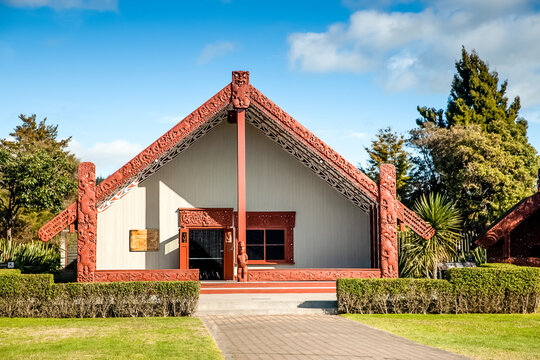 maori traditional wooden carving, marae, new zealand culture