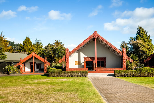 maori traditional wooden carving, marae, new zealand culture