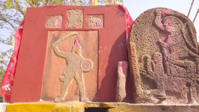 Rani durgawati grave site and statue in jabalpur