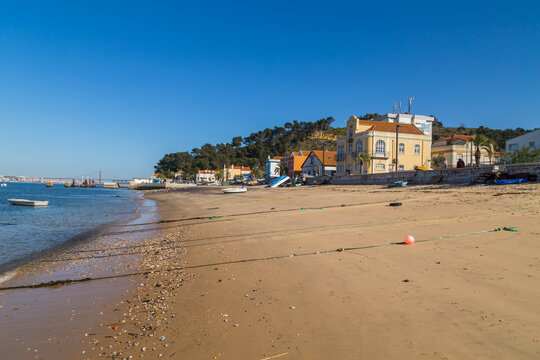 Trafaria houses at the coast