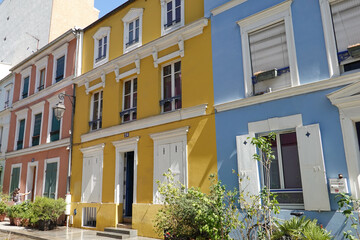 La rue Crémieux à Paris et ses maisons colorées