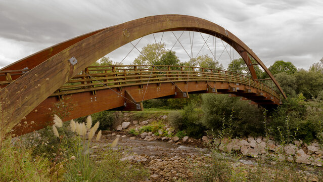 Puente de madera sobre r&iacute;o Saja en Cabez&oacute;n de la Sal, Cantabria