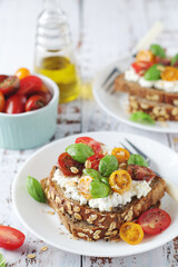 Sandwiches with cherry tomatoes and cottage cheese