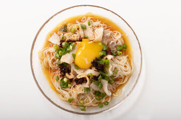 豚しゃぶとラー油のピリ辛そうめん