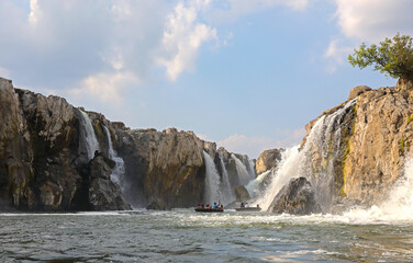 Beautiful Hogenakkal Falls in India	
