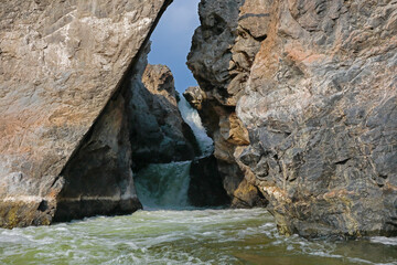 Beautiful Hogenakkal Falls in India	
