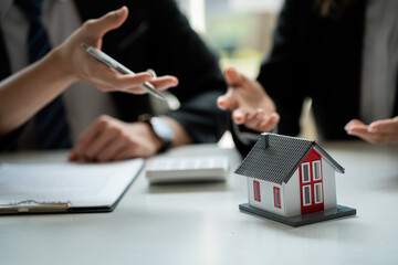 The sales representative offers a home purchase contract to purchase a house or apartment. Or talk about loans and interest rates and insurance, real estate concepts.