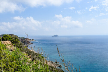 Cavo, Küste, Küstenstrasse, Elba, Insel, Isola dei Topi, Mäuseinsel, Meer, Felsen, Felsenküste, Badestrand, Wassersport, Fähre, Toskanischer Archipel, Sommer, Italien