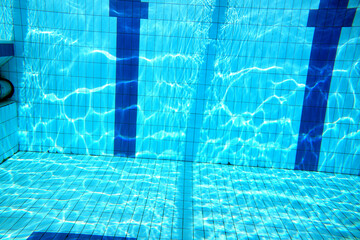 Dividers of paths in the swimming pool