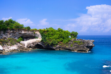 Naklejka premium Blue lagoon on the island Nusa Lembongan near to Bali, Indonesia