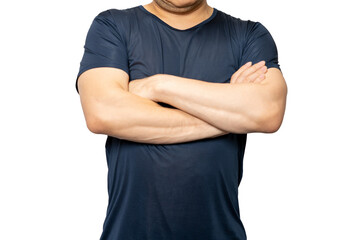 腕組みする男性