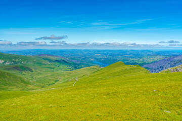 Fototapeta premium A scenic view from Mount Snowdon on a bright sunny day, Wales