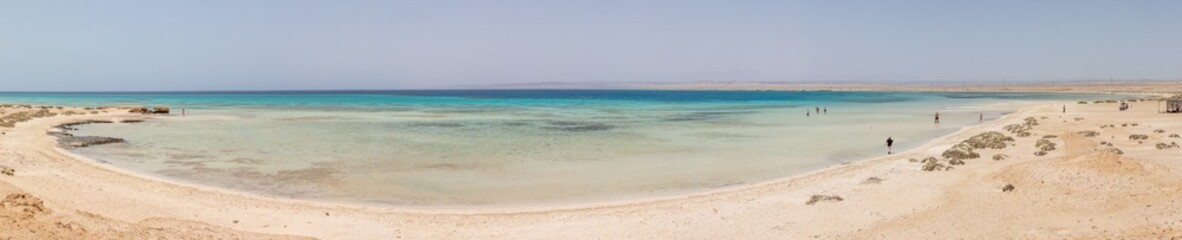 Fototapeta na wymiar lonely beach at the red sea in egypt