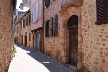 Fototapeta na wymiar Rue typique, ville de Rodez, département de l'Aveyron, France