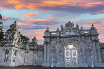 Fototapeta premium 21.07.2022 İstanbul Turkey: Dolmabahçe Palace, which was used as a palace by the Ottomans, is located in Istanbul. Dolmabahce Palace Sovereign Gate