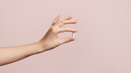 Hand holding the supplements on pink background - obrazy, fototapety, plakaty
