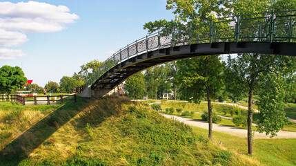 Most kolejowy w Zamościu.