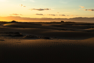Puesta de sol sobre las dunas del Delta de l'Ebro