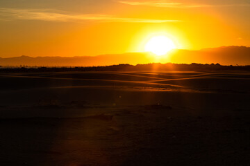 Puesta de sol sobre las dunas del Delta de l'Ebro