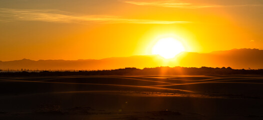 Puesta de sol sobre las dunas del Delta de l'Ebro