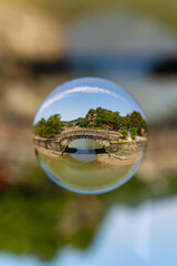 ビー玉の中に写る不老橋