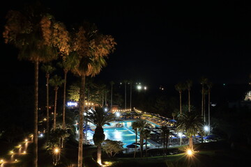 제주도의 야간 수영장 풍경