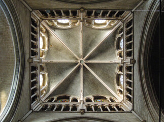 church, prague, architecture, cathedral, tower, building, city, europe, town, landmark, czech, old, travel, gothic, religion, tyn, sky, tourism, medieval, square, history, brick, republic, famous