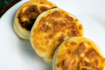 cottage cheese cheese cakes are eaten with sour cream or jam