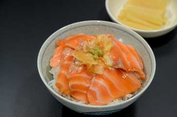サーモン切り身のっけ丼