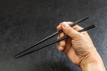 正しい箸の持ち方　Right way of holding chopsticks