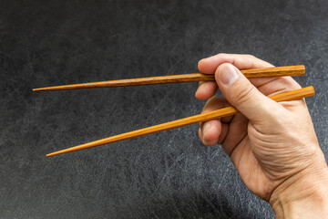 正しい箸の持ち方　Right way of holding chopsticks