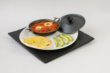 Cazuela de Huevos con Tomate