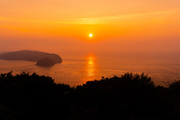 加太から見る淡路島に沈む夕日	