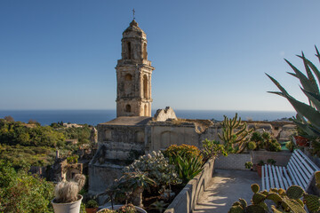 A spasso per Bussana Vecchia, entroterra ligure