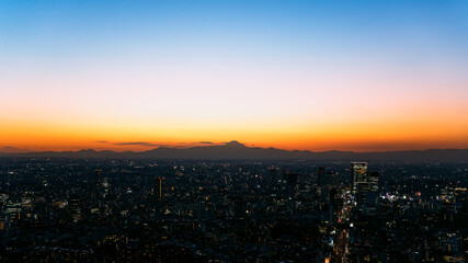 Obraz premium Mt. Fuji with beautiful sky, sunset, and cityscape in Tokyo Shibuya