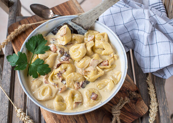 Tortellini alla panna