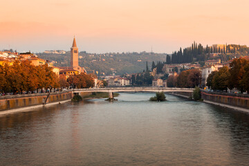 Verona. Panorama del fiume Adige con la chiesa di Sant' Anastasia